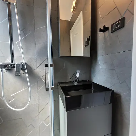 Design Penthouse 5 *