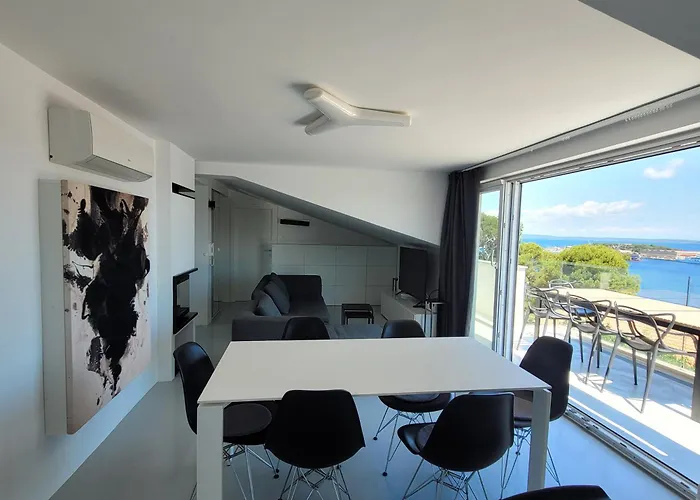 아파트 Design Penthouse 5 말리로시니